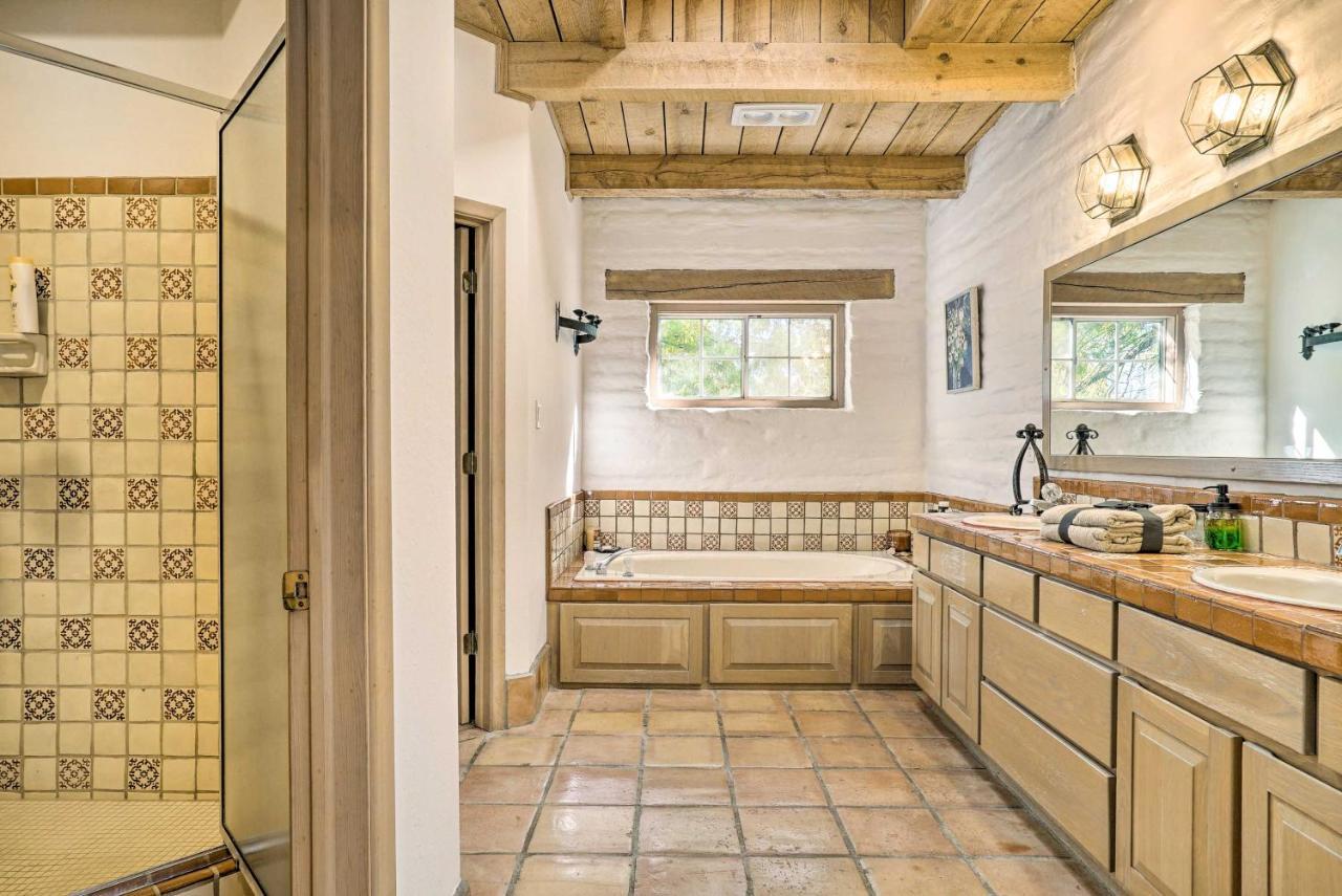 Las Cruces Home La Casa Blanca With Courtyard Luaran gambar