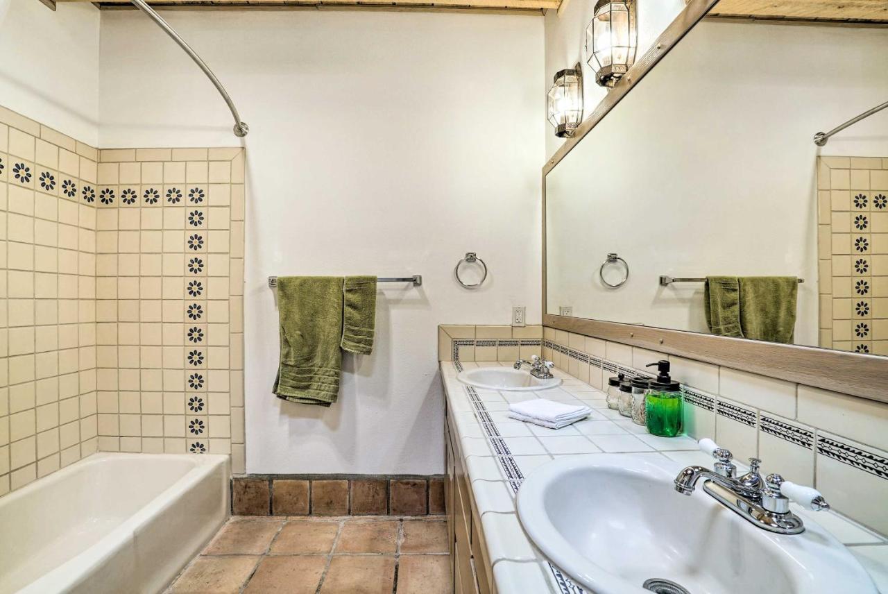 Las Cruces Home La Casa Blanca With Courtyard Luaran gambar