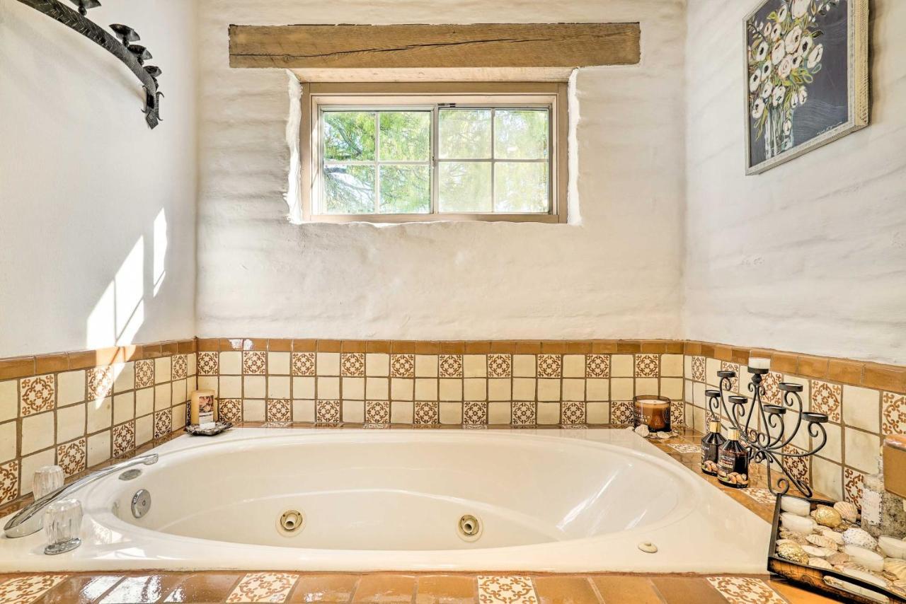 Las Cruces Home La Casa Blanca With Courtyard Luaran gambar