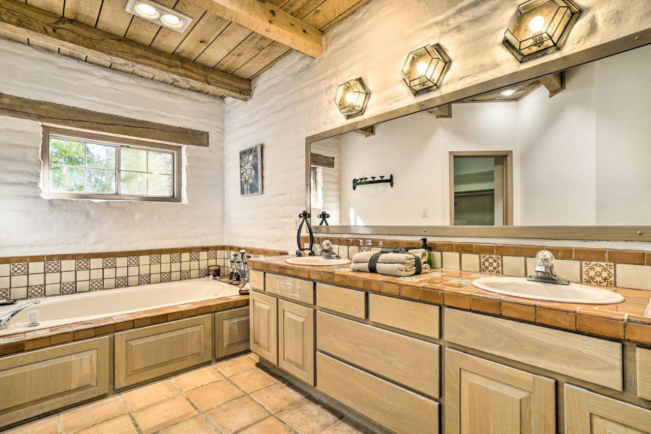 Las Cruces Home La Casa Blanca With Courtyard Luaran gambar