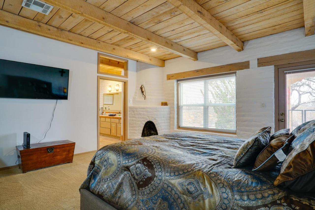 Las Cruces Home La Casa Blanca With Courtyard Luaran gambar