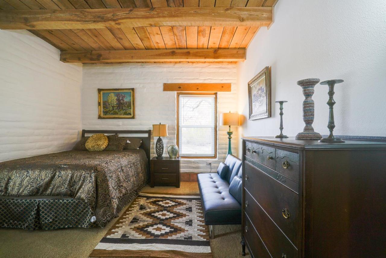 Las Cruces Home La Casa Blanca With Courtyard Luaran gambar